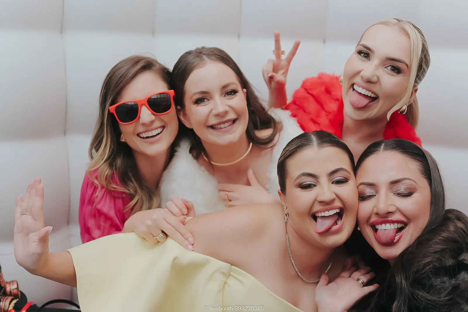 Foto de convidados em uma cabine Livebooth