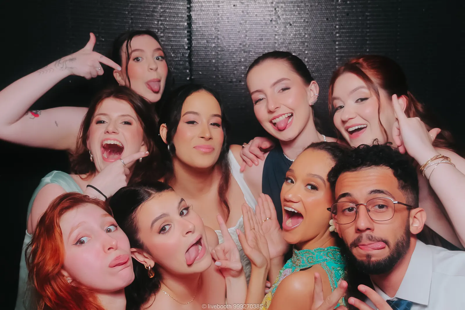 Foto de convidados em uma cabine Livebooth