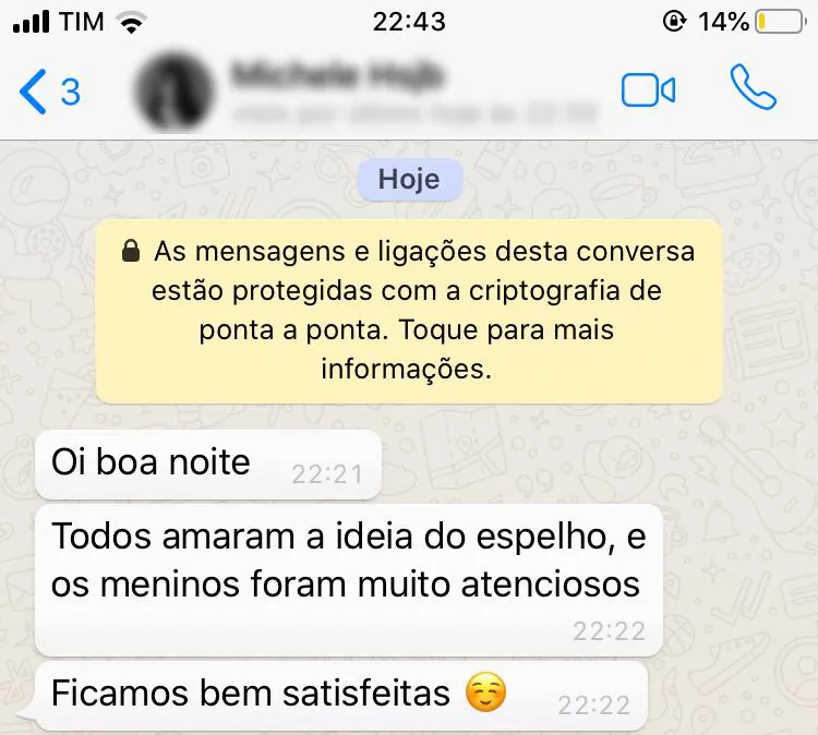 Captura de tela de uma mensagem de cliente: Todos amaram a ideia do espelho, e os meninos foram muito atenciosos.